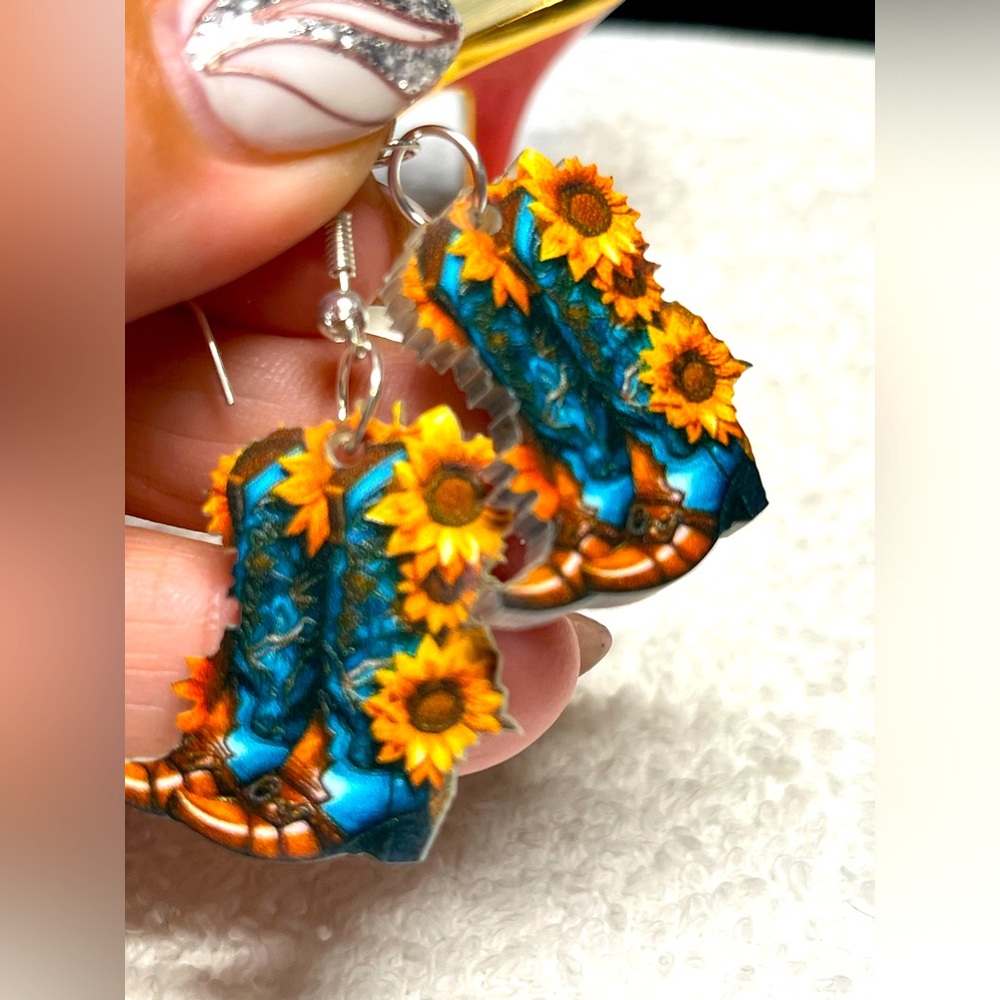 2/20 Acrylic cowgirl BOOTS/sunflower earrings, NEW